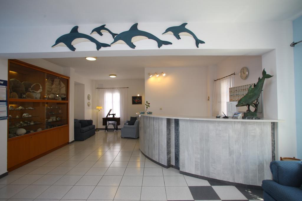 סקופלוס טאון Dolphin Hotel מראה חיצוני תמונה